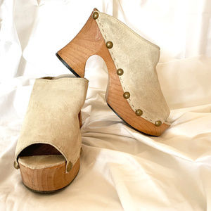 N.Y.L.A. Taupe Suede Vintagey Platforms Size 6